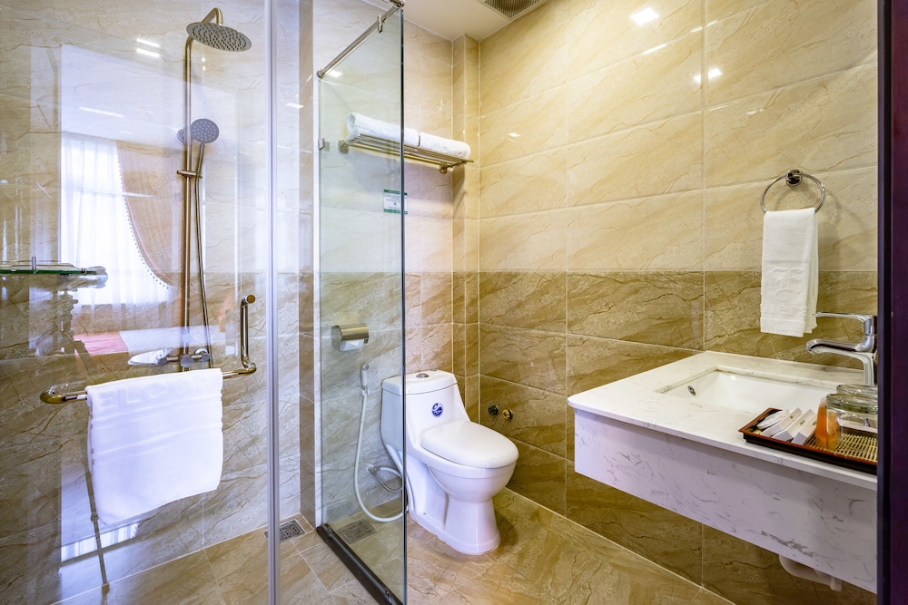 Collection O Emerald Luxury Apartment - Near SECC 46/47