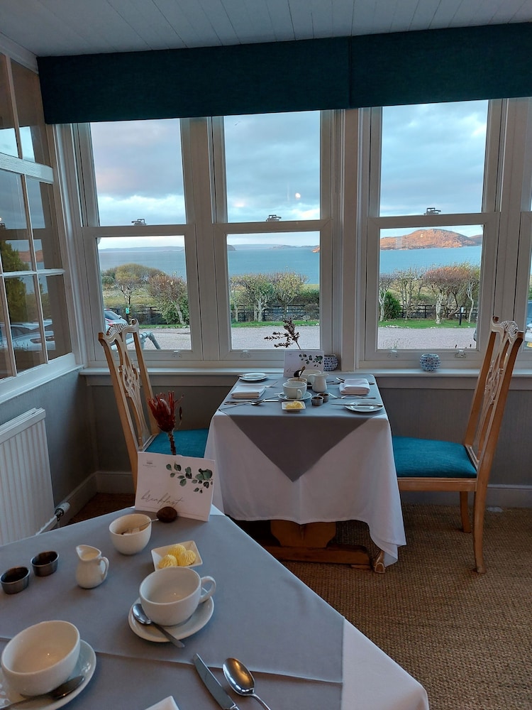 Summer Isles Hotel 30/50