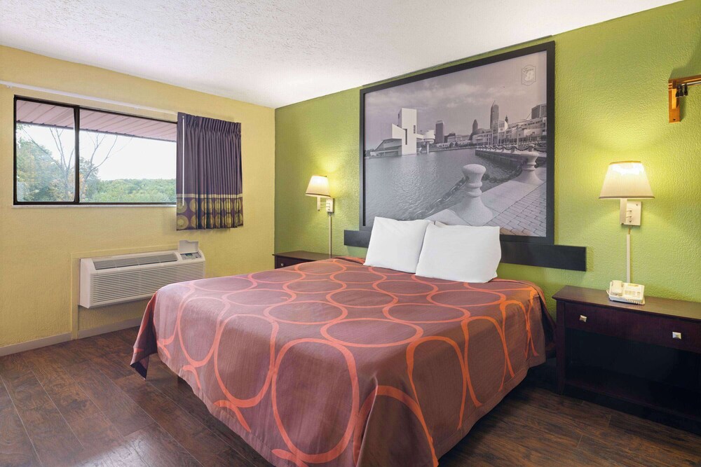 غرفة بسرير كينج للمدخنين، Super 8 by Wyndham Youngstown/Girard 2/2