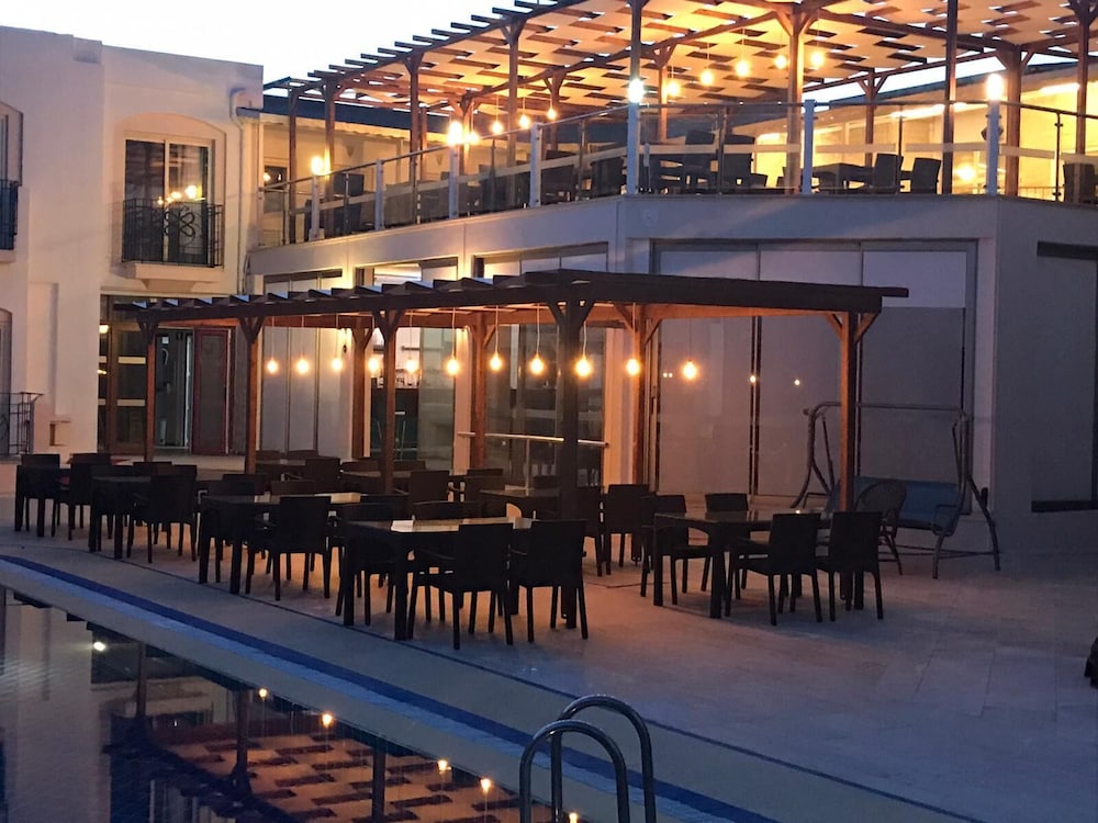 Serpina Hotel - Adults Only 64/68