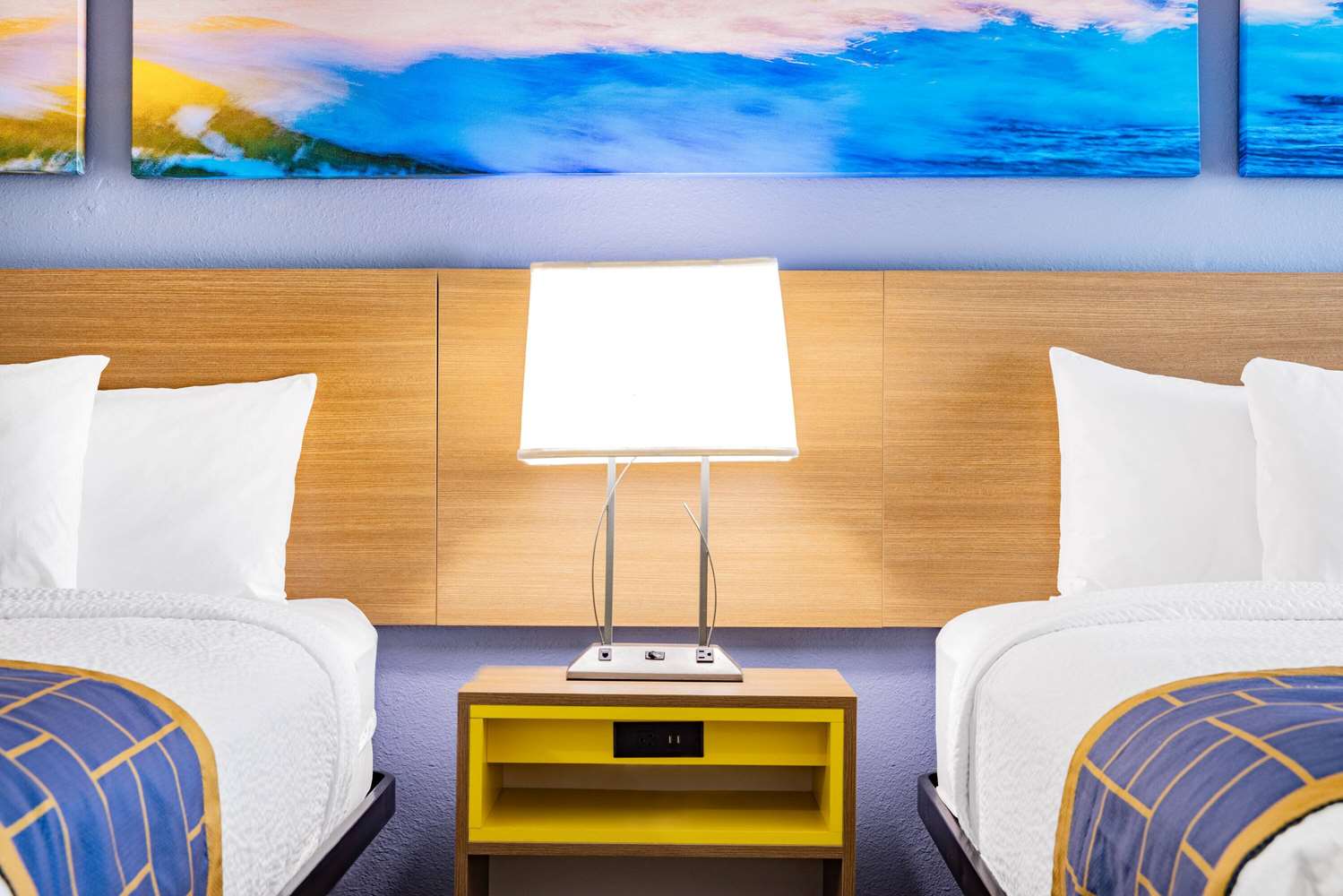 Days Inn & Suites by Wyndham Savannah Midtown 29/56