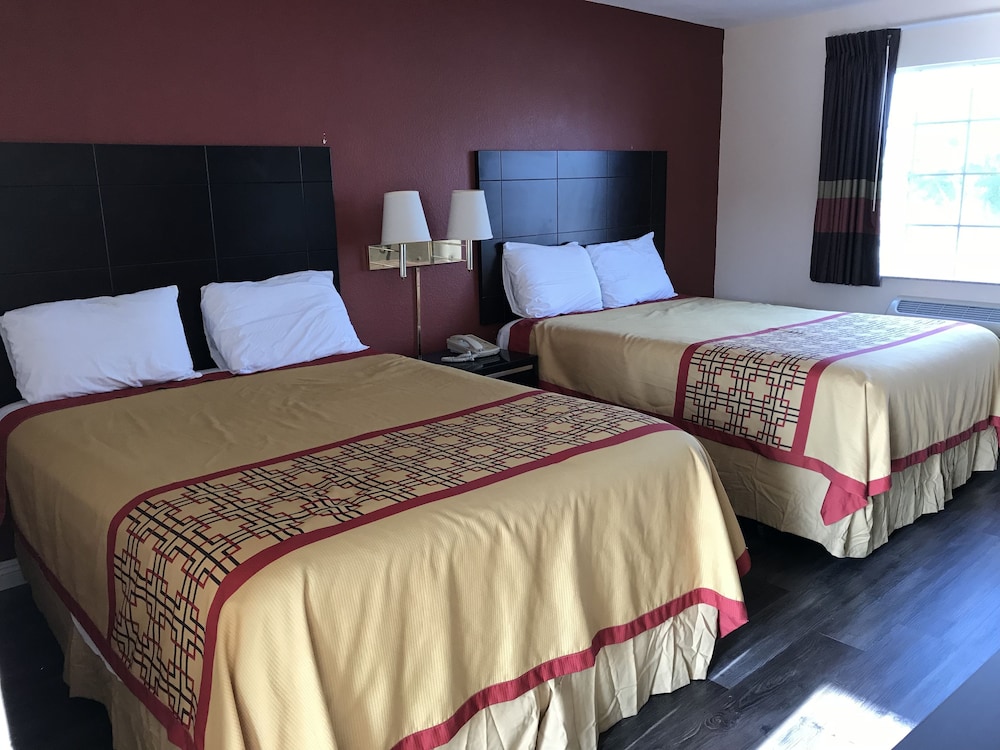 Manhattan Inn & Suites 7/24