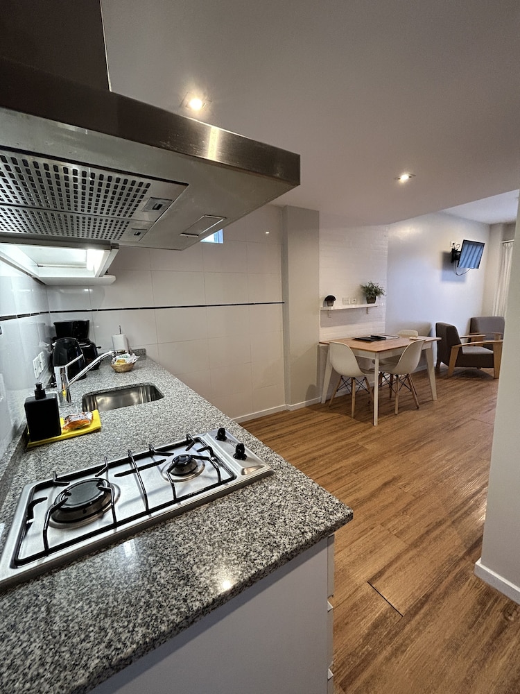 Syrah Suites 24/48