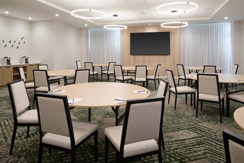 Hyatt Place Montreal Airport 37/50