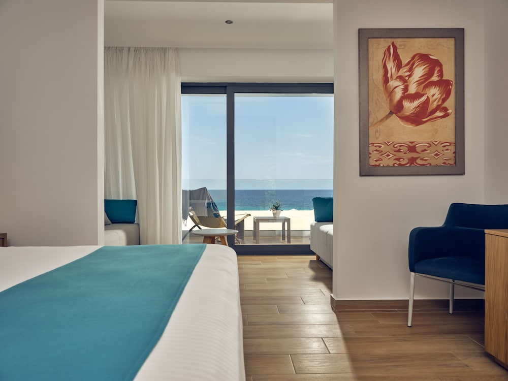 Cavo Orient Beach Hotel 12/50