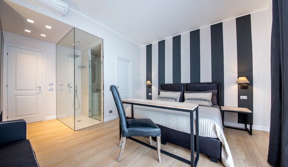 Suite 136 Luxury Rooms 18/50