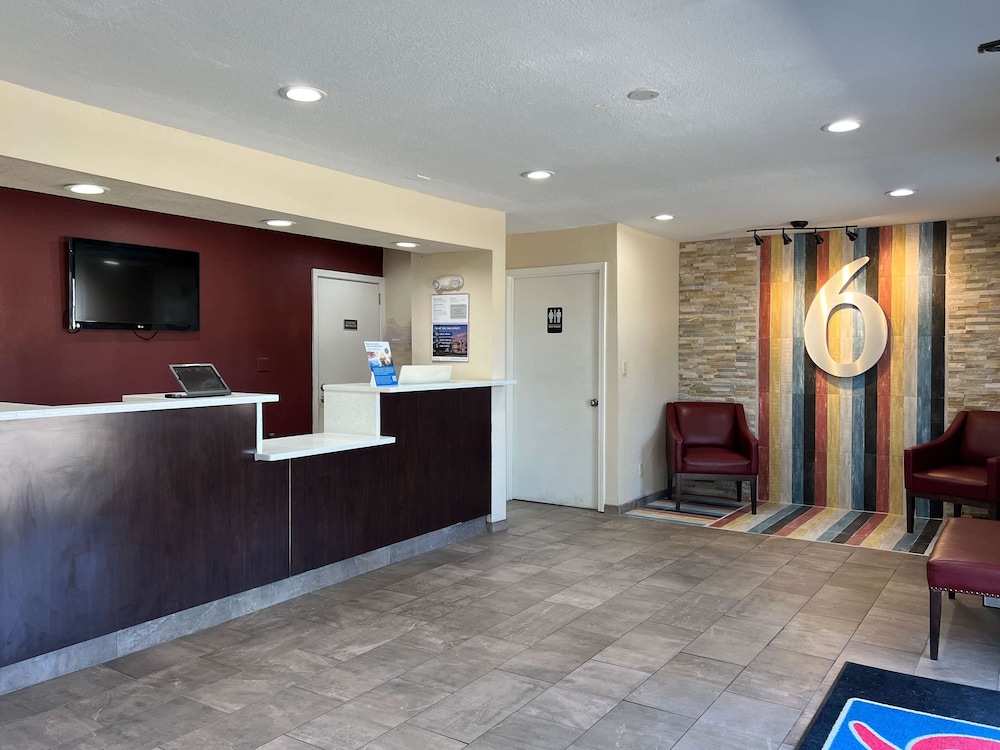 Lobby at Motel6 Hattiesburg, MS, HATTIESBURG - MS