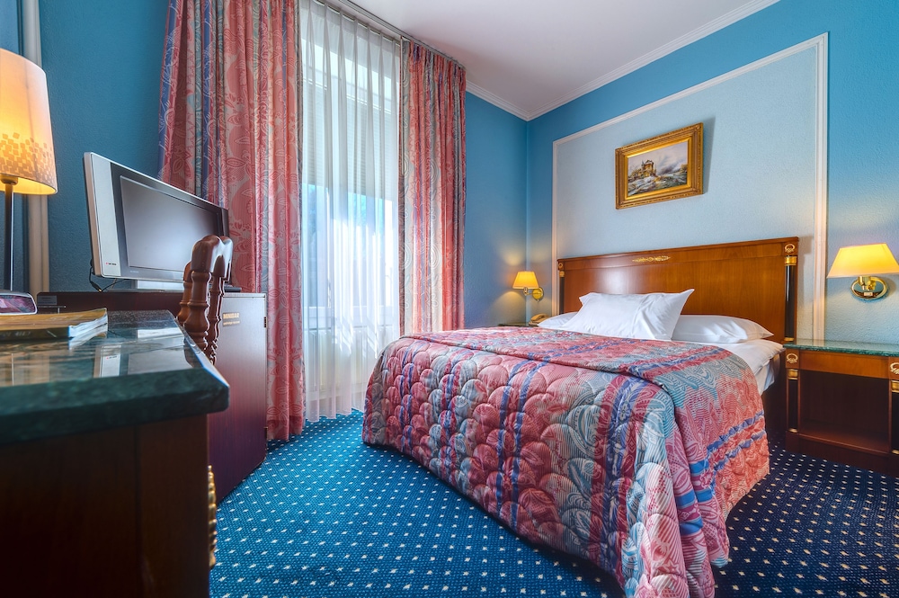 Diplomate Hotel 18/40
