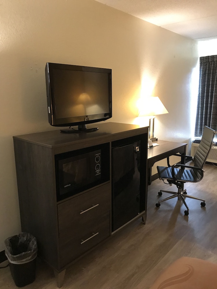 La Quinta Inn & Suites by Wyndham Fayetteville I-95 27/29