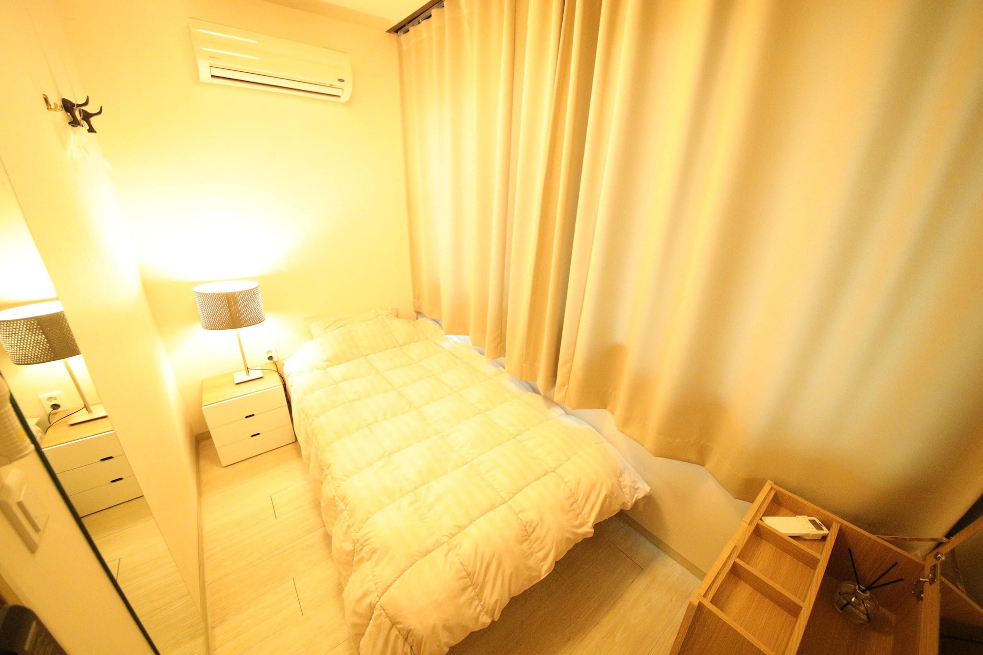 ROOM, SINGLE
