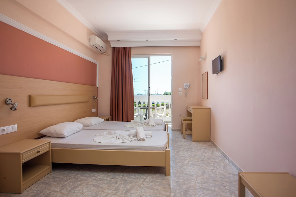 غرفة قياسية بثلاثة أسرّة، Diagoras Hotel 2/7
