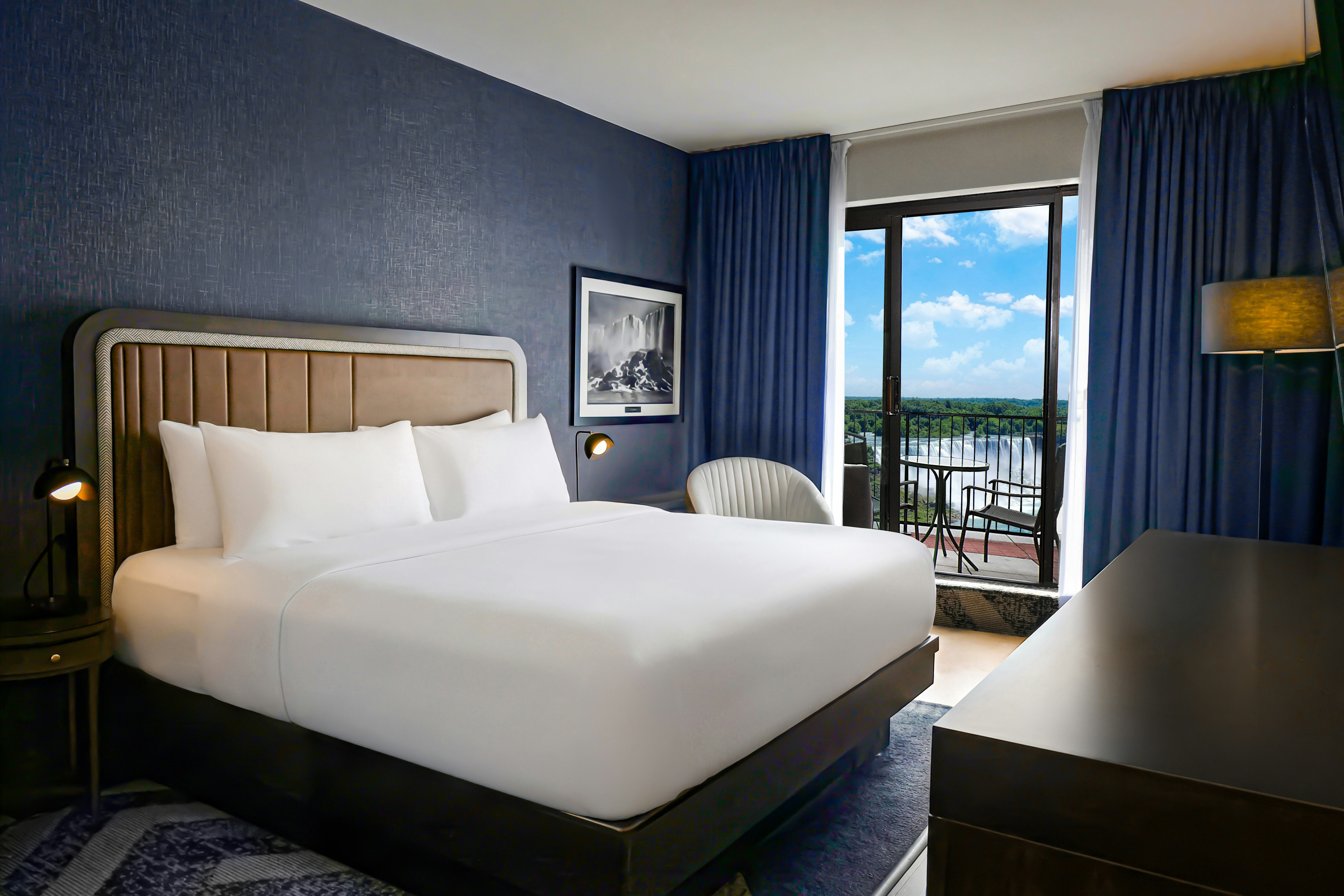 Royal, King Bed, Falls View, Balcony