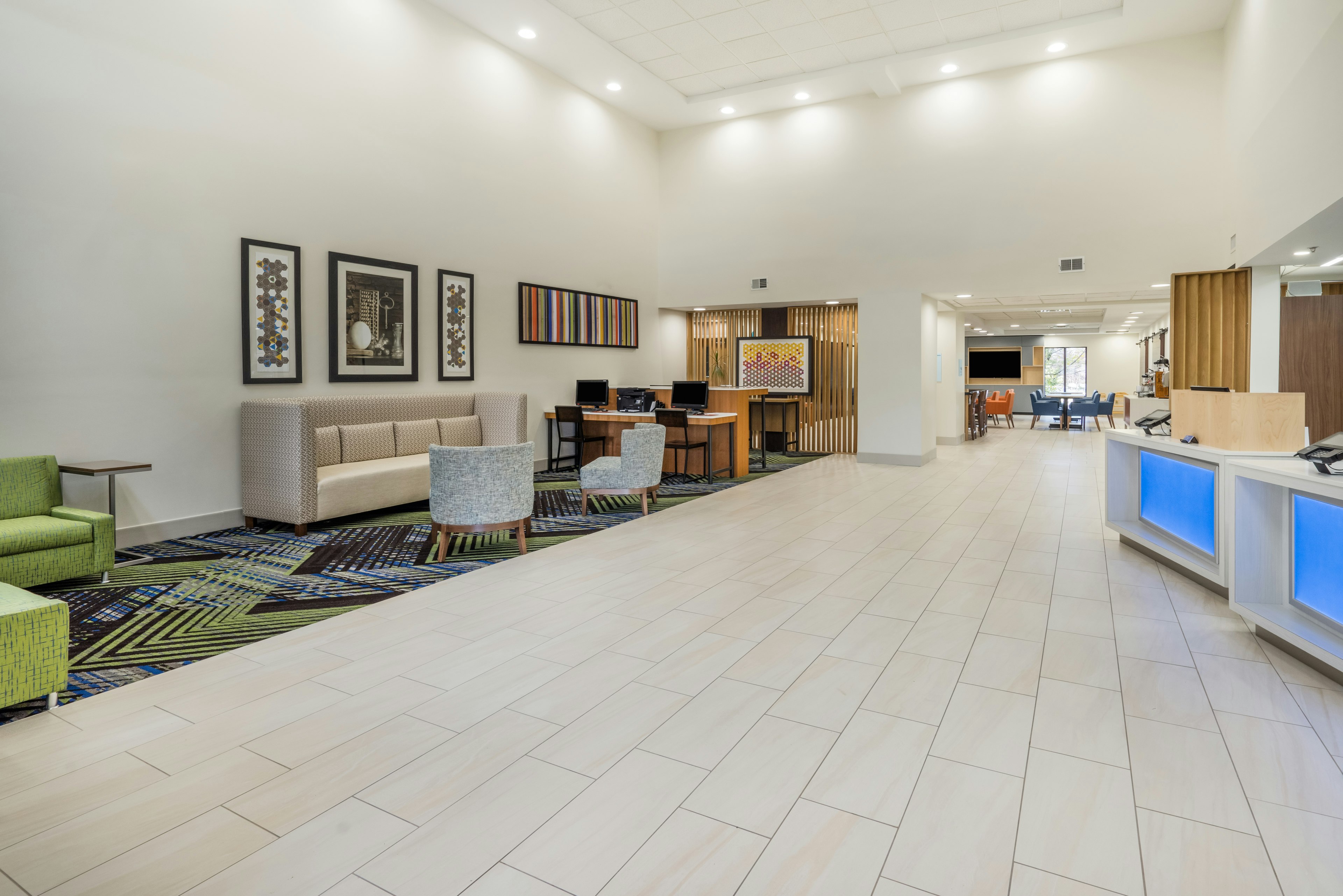 Holiday Inn Express Hotel Suites Louisville East 38/52