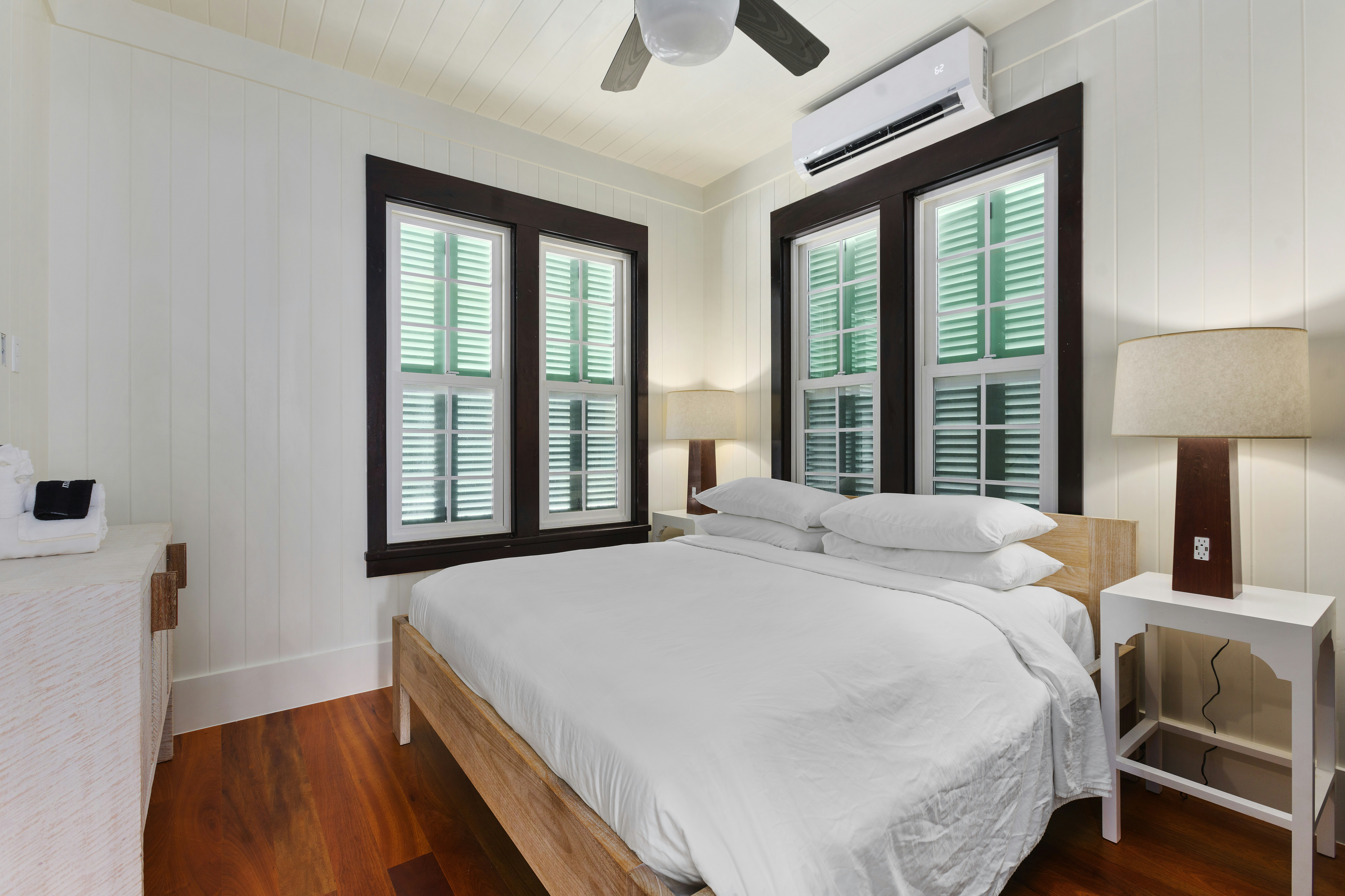 PIED A TERRE, KING BED