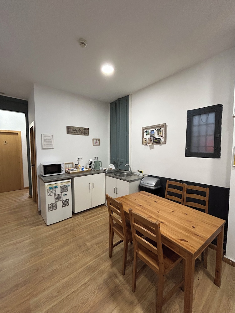 Hostal Delfos 30/49