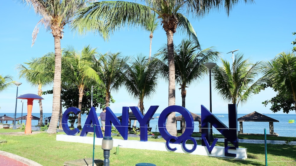 Canyon Cove Hotel & Spa 65/72