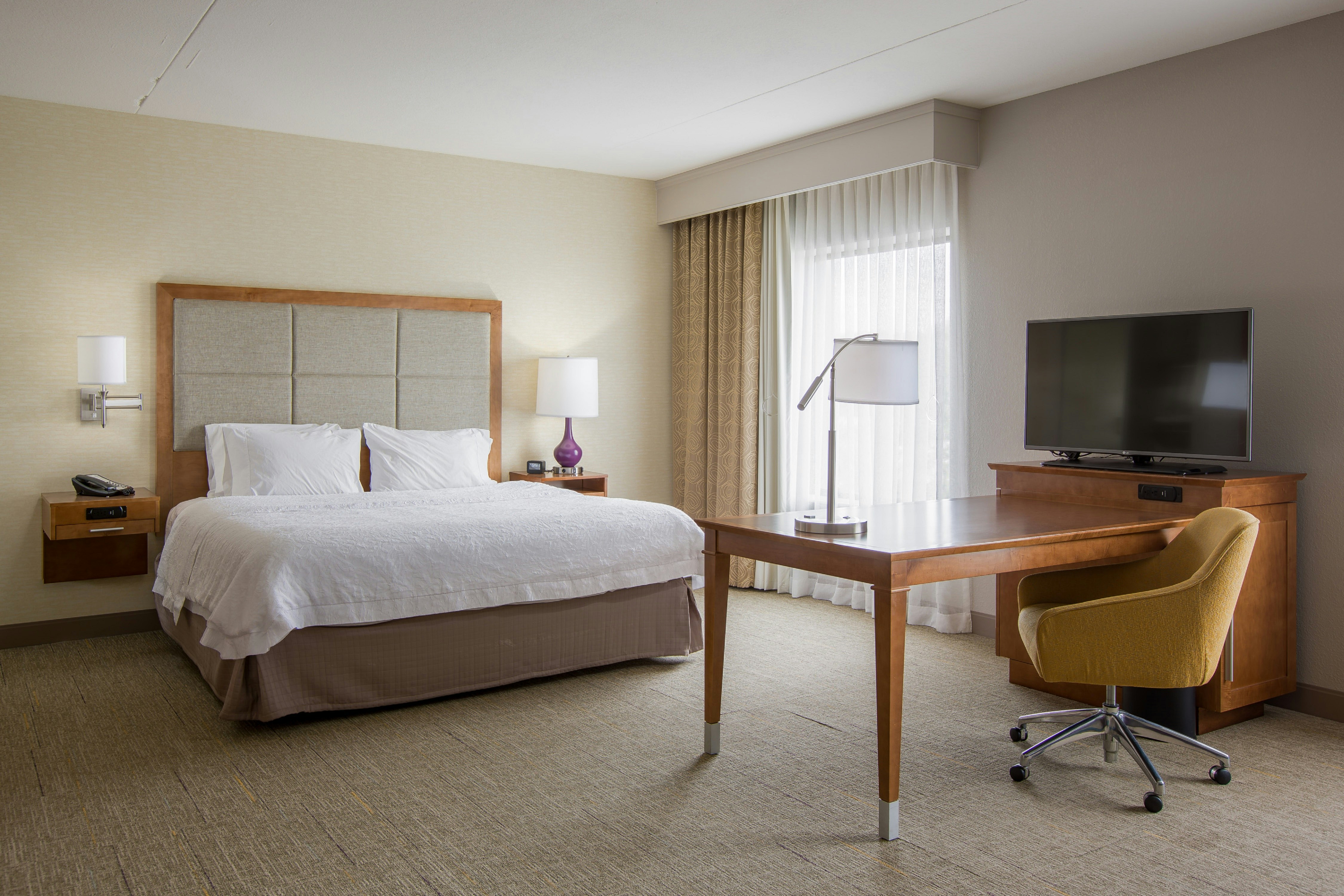 STUDIO, KING BED, ACCESSIBLE