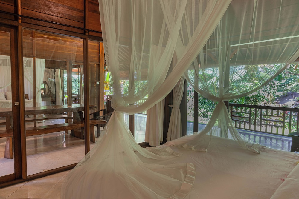 Sari Bamboo Villas 24/63