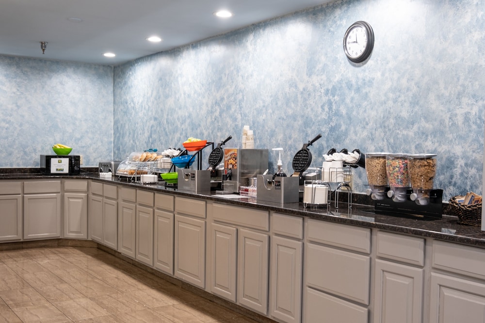 Hilltop Inn & Suites - North Stonington 4/60