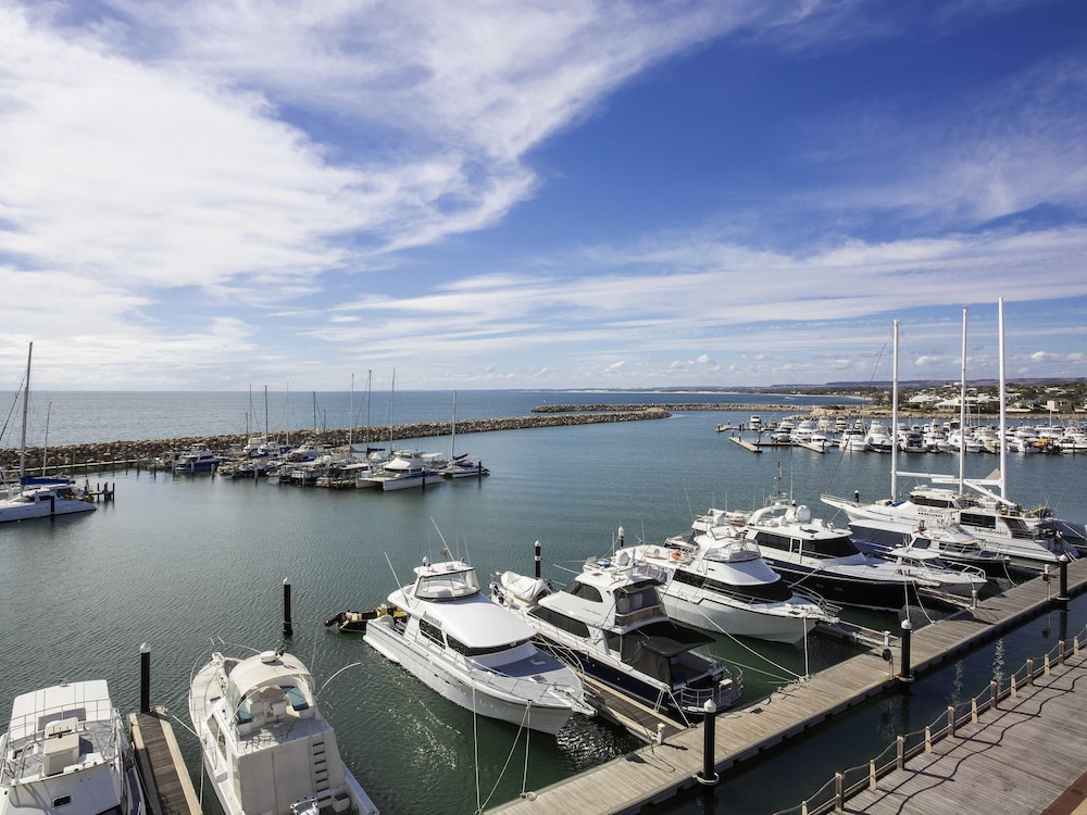 Mantra Geraldton 57/65
