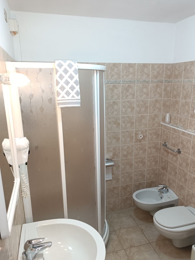 Gufo Hotel Sat Arr Dep Only 45/47