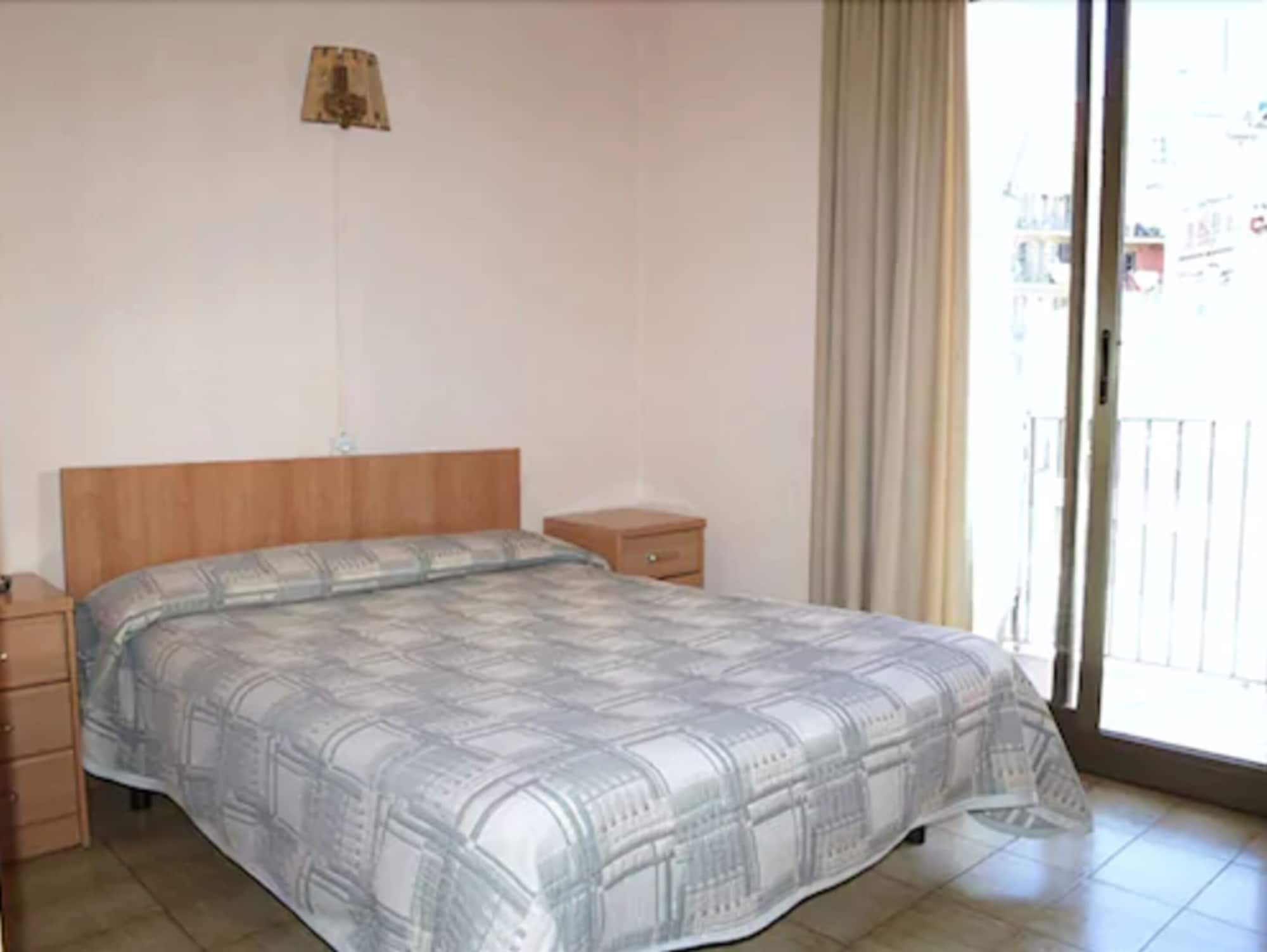 ROOM, DOUBLE BED, WITH EXTRA BED, SHARED BATHROOM