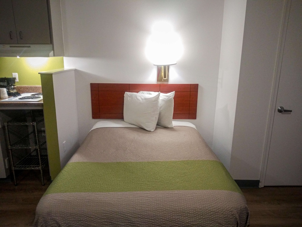 Studio 6 Extended Stay - Hampton, VA - Langley AFB Area 12/35