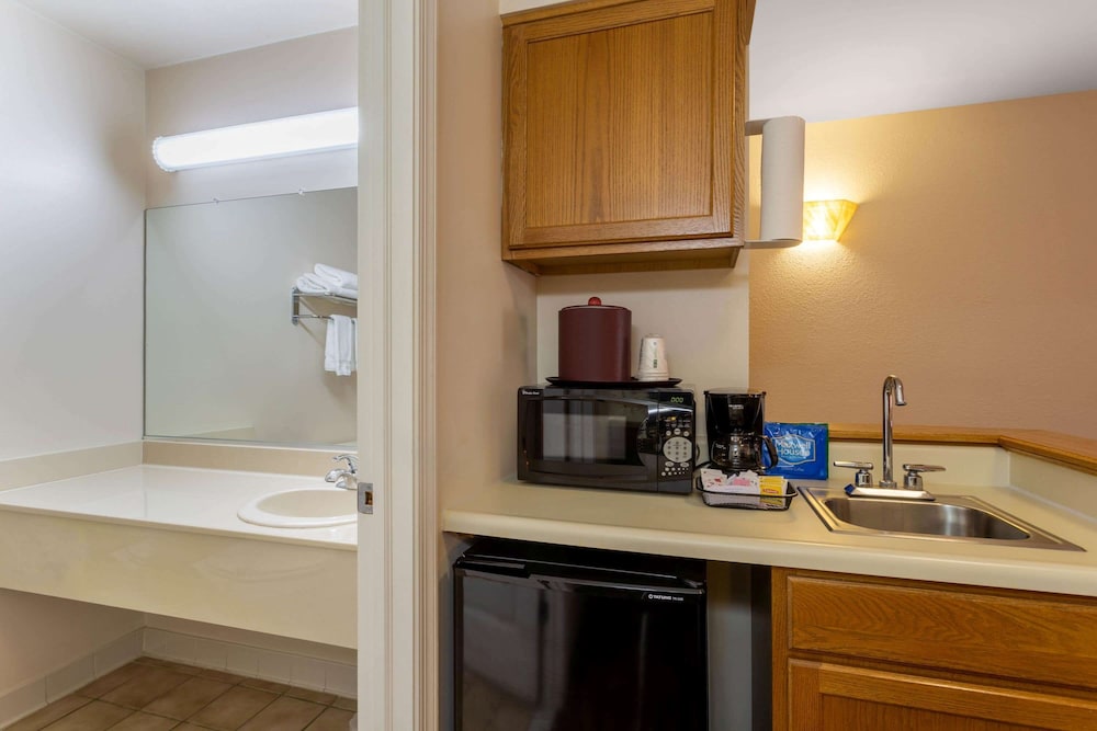 HAWTHORN SUITES BY WYNDHAM ALLENTOWN-FOGELSVILLE 26/46