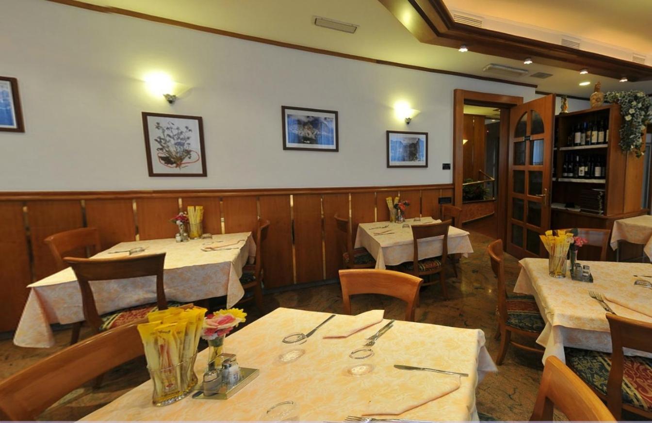 Hotel Vela 26/43