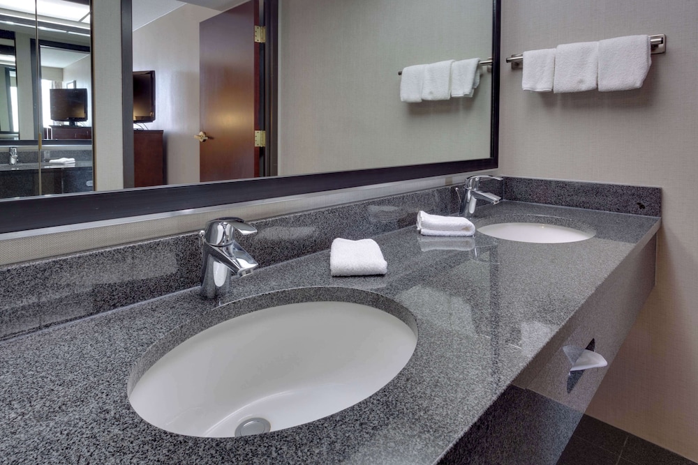 Drury Inn Suites Kansas City Overland Park 45/49