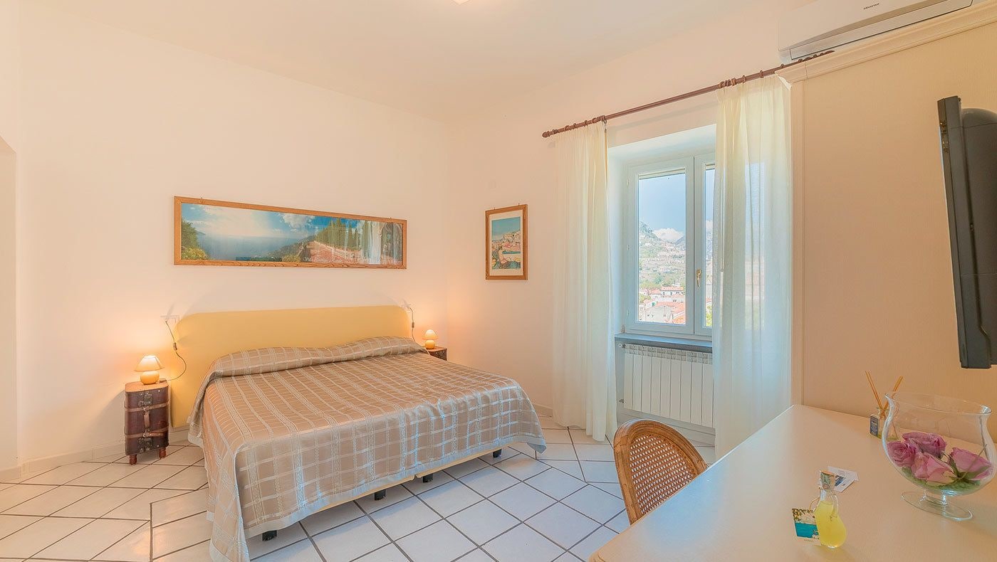 DELUXE, DOUBLE BED
