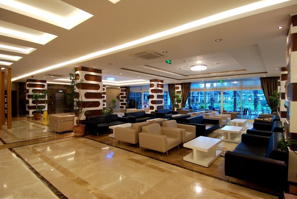 Berry Blue Hotel 18/95