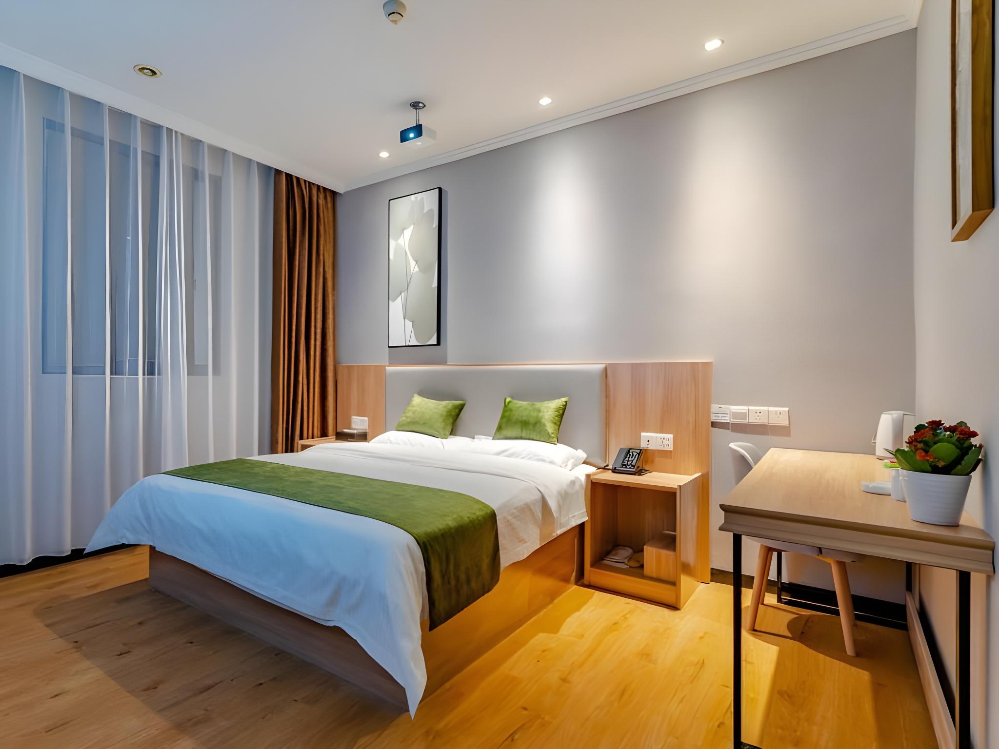 CINEMA, GUEST ROOM, DOUBLE BED