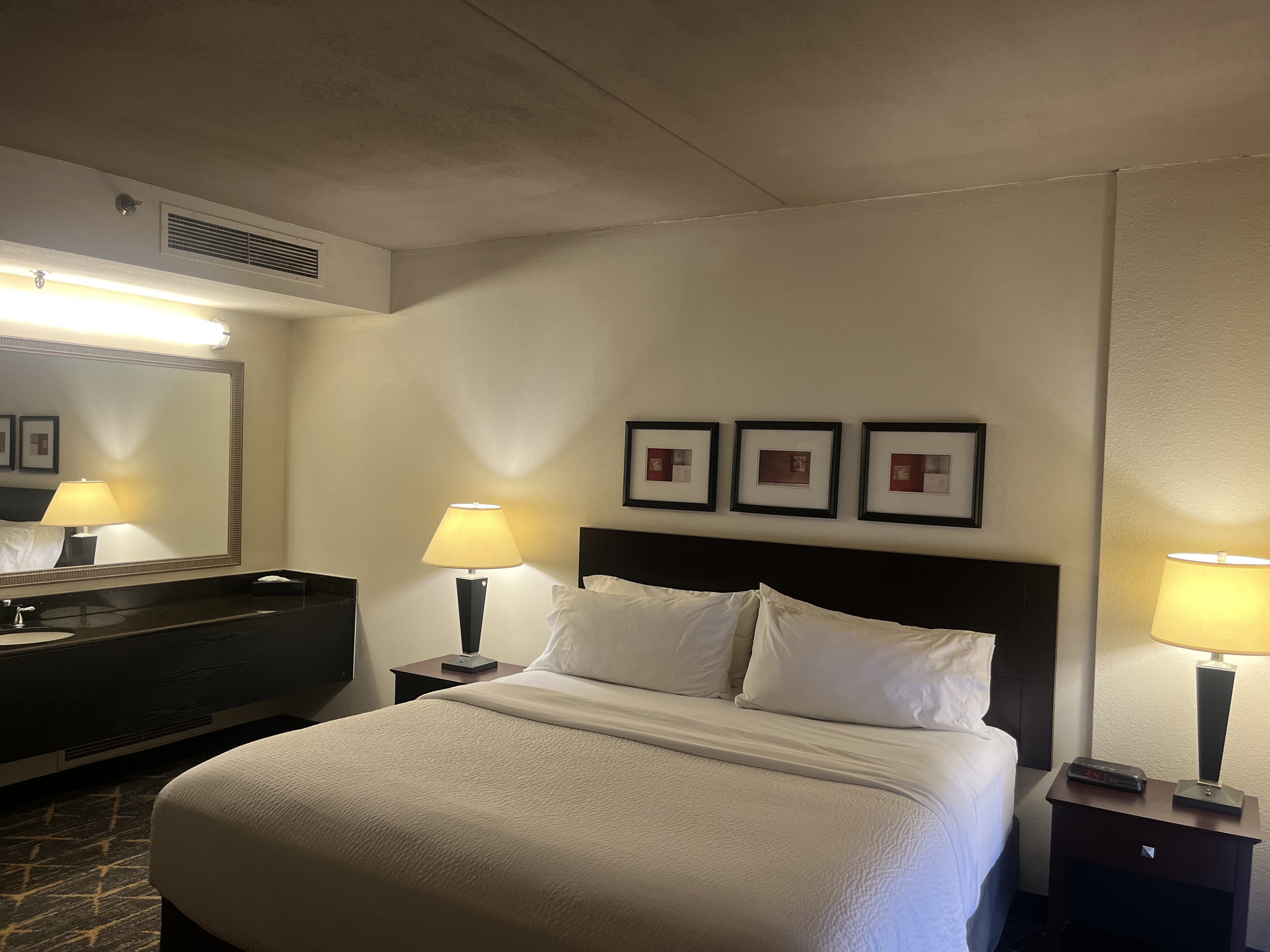 Holiday Inn Hotel And Suites Springfield I 44 18/77