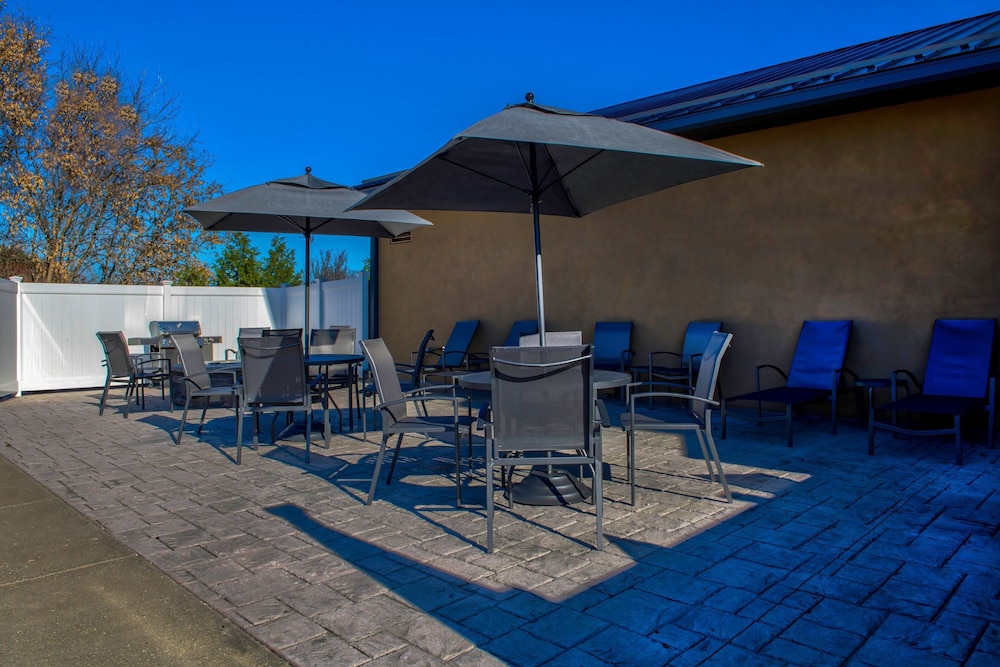 Country Inn and Suites By Carlson, Cortland, NY 46/48