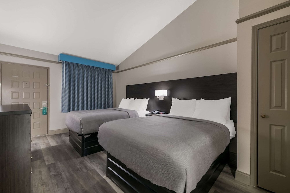 غرفة قياسية بسريرين مزدوجين للمدخنين، Quality Inn & Suites Altamonte Springs Orlando-North 3/6