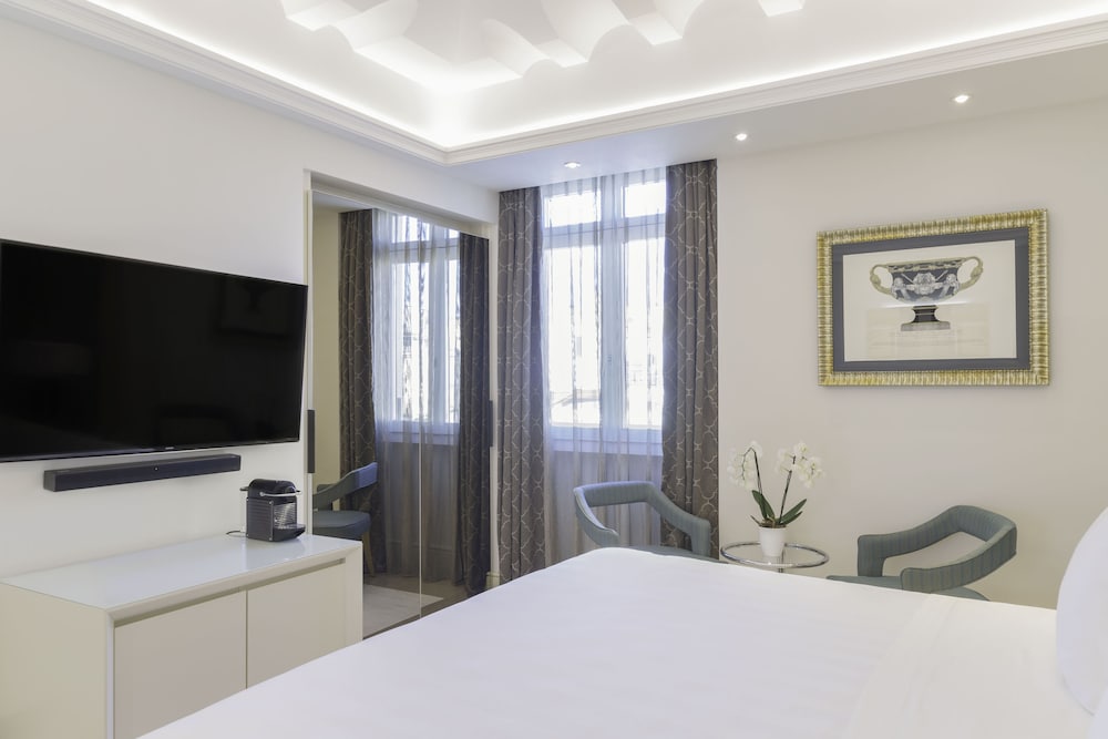 Aleph Rome Hotel Curio Collection by Hilton 15/63