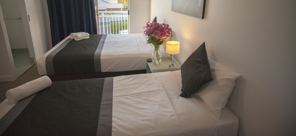 CHERMSIDE COURT MOTEL 17/25