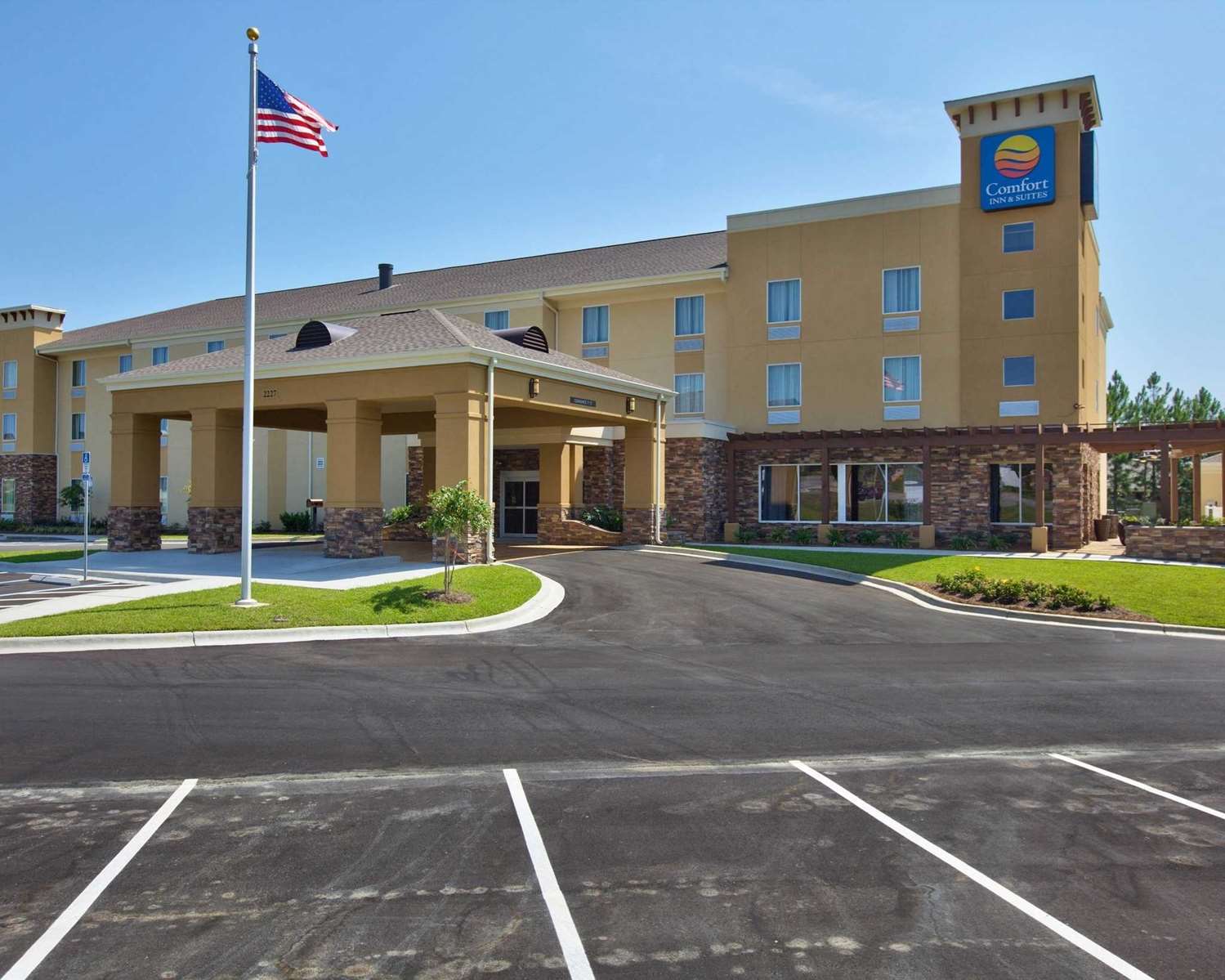 Spark by Hilton Dothan 16/19