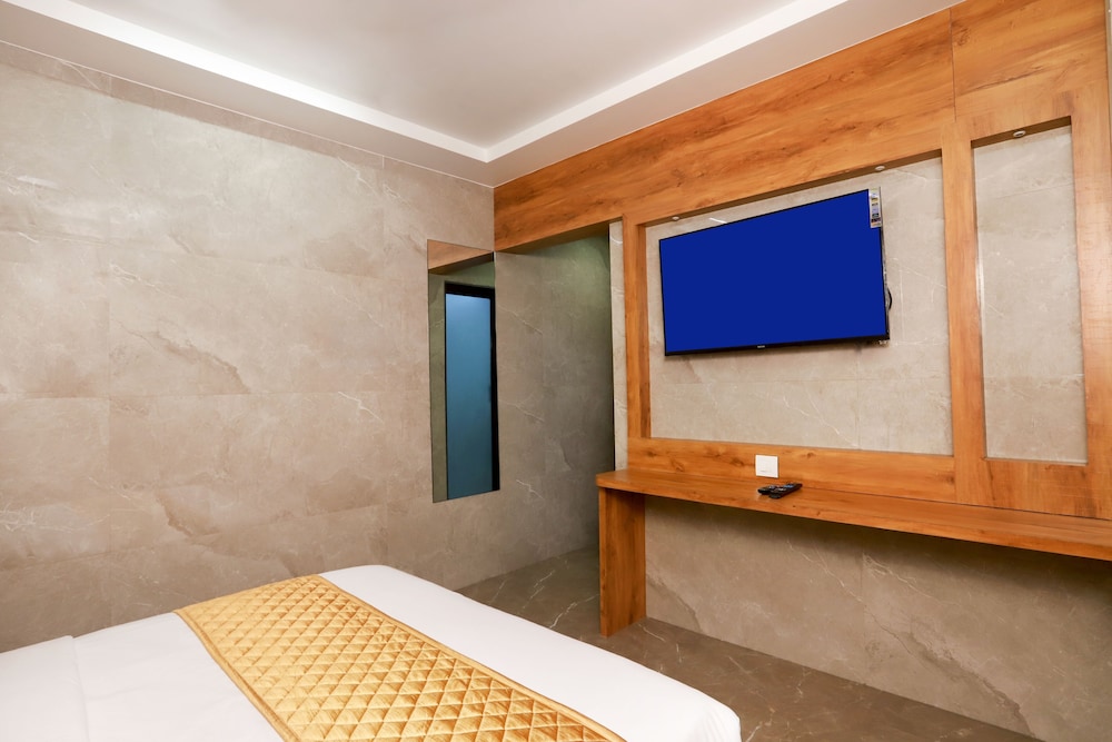 Hotel Karishma 20/26