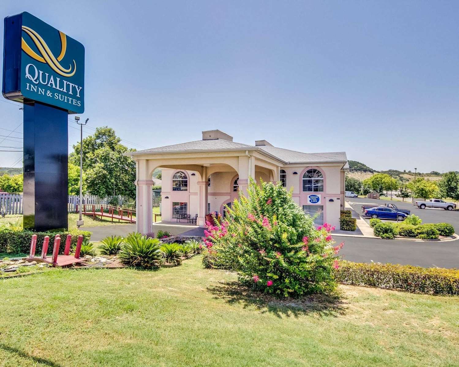 Quality Inn & Suites Kerville, TX 40/41