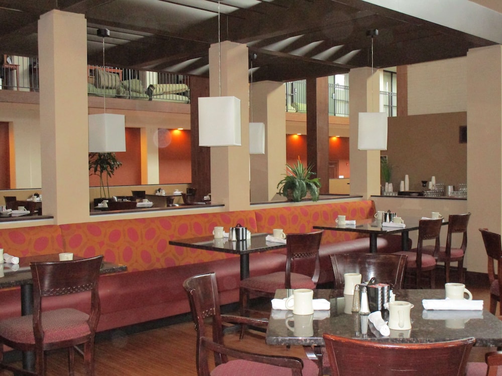 Radisson Hotel Lenexa Overland Park 8/54