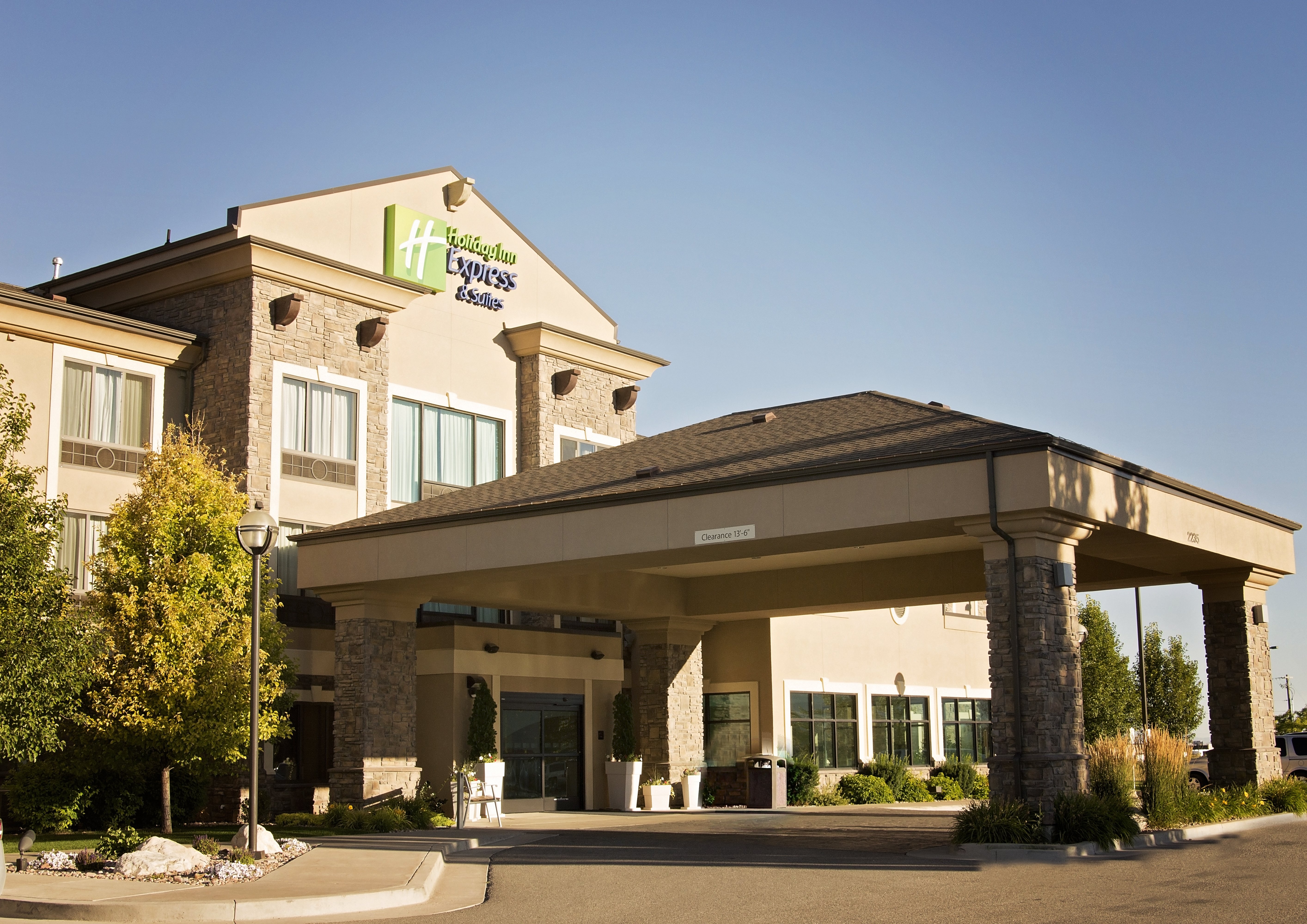 Holiday Inn Express Hotel Suites Logan 8/79