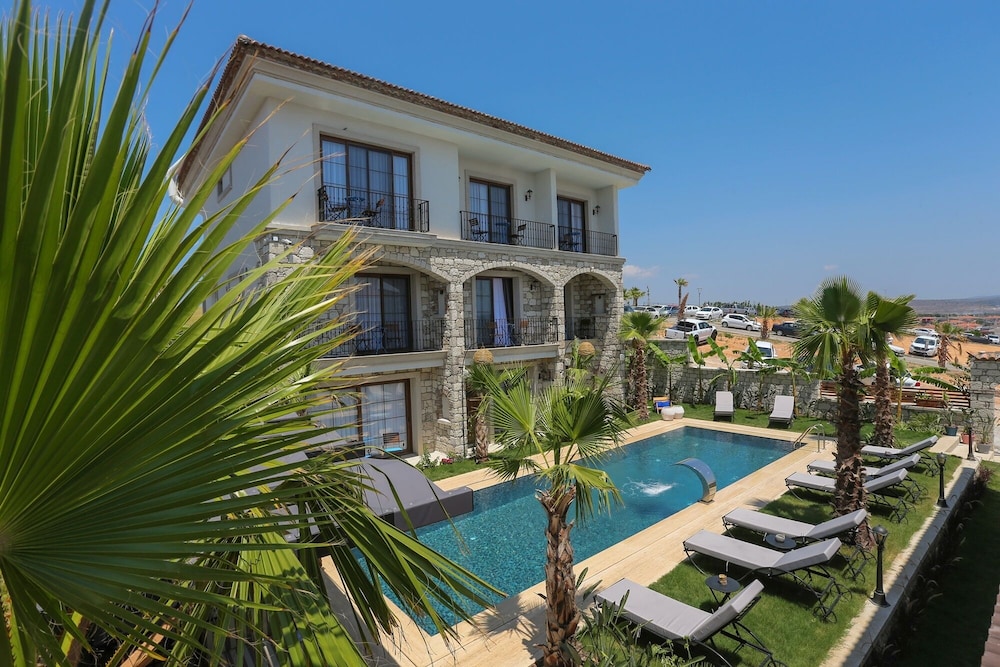 Avalon Boutique Hotel & Suites 50/59