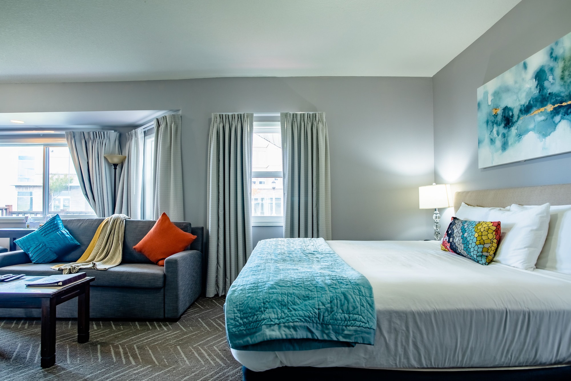 Spa, Deluxe, King Bed, Sofa، Inn at the Prom 2/5