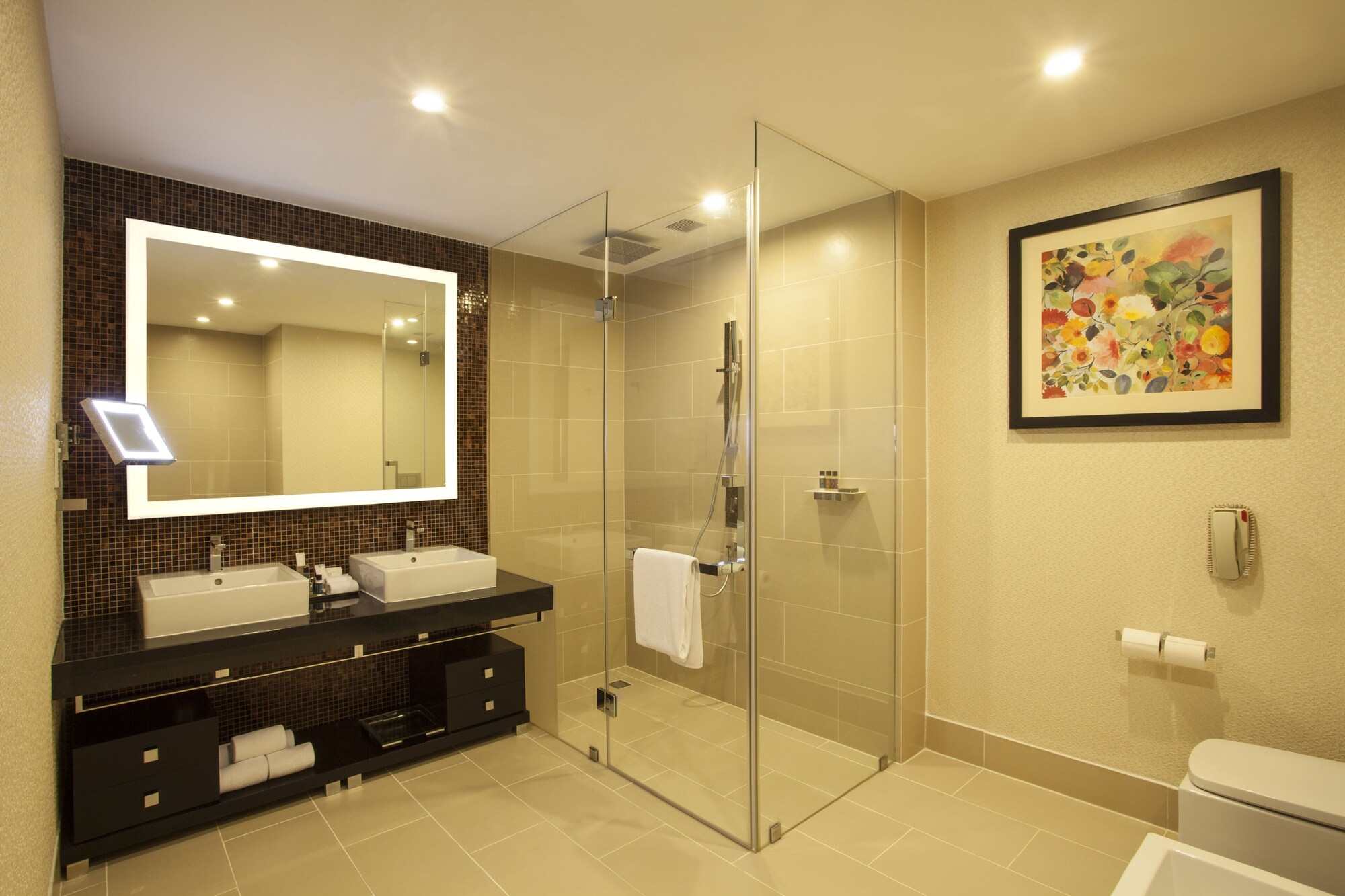 EXECUTIVE, SUITE