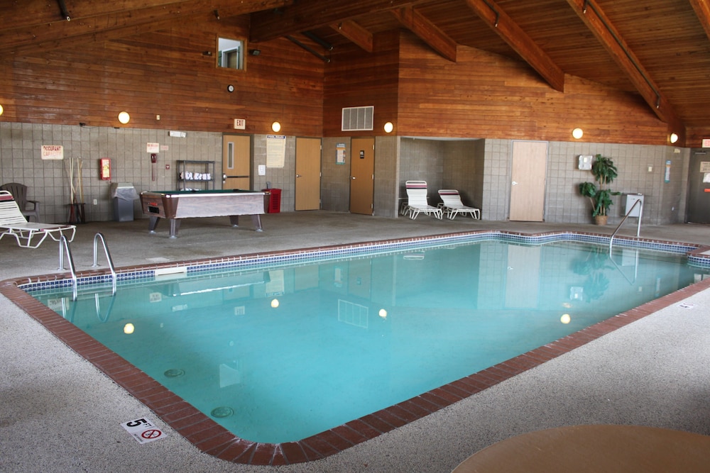 AmericInn By Wyndham West Burlington 20/45