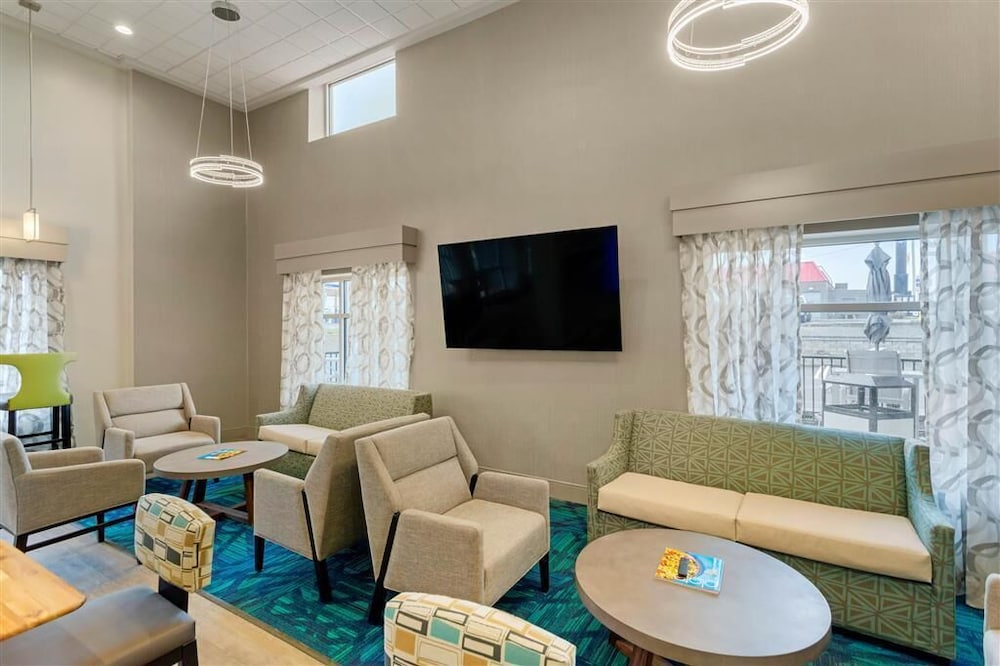 Days Inn & Suites by Wyndham Bowling Green 21/46