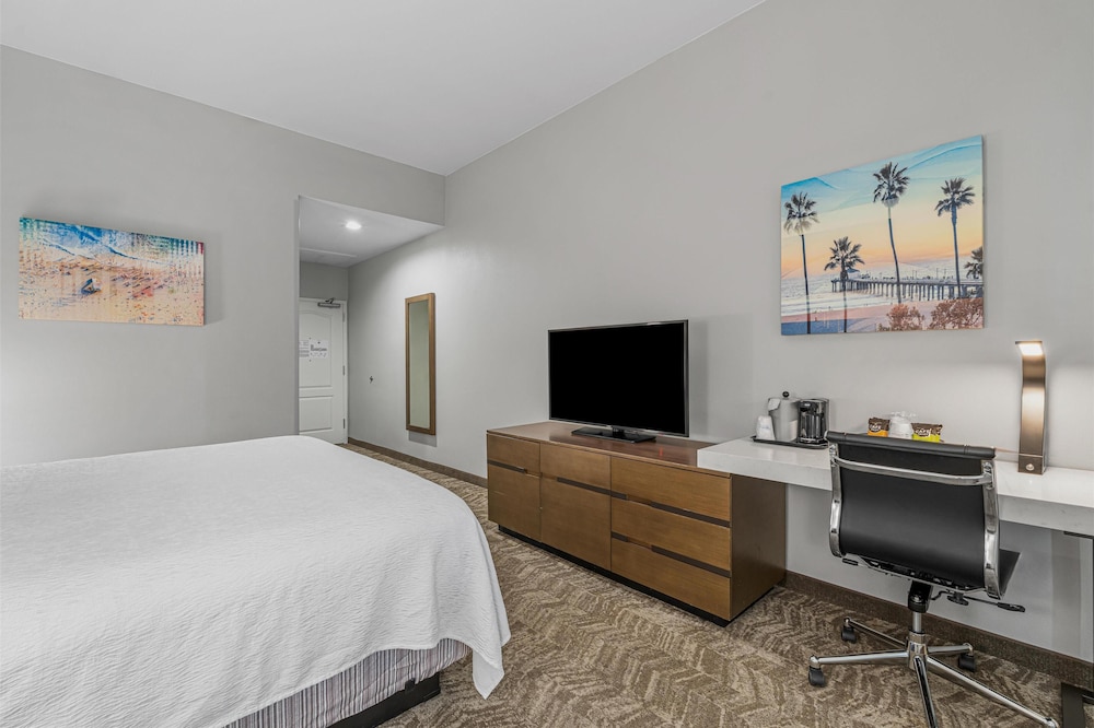 Best Western Valencia/Six Flags Inn & Suites 27/59