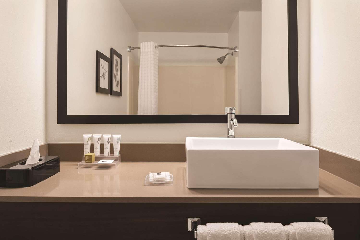 Country Inn & Suites By Radisson, Dubuque, IA 30/30
